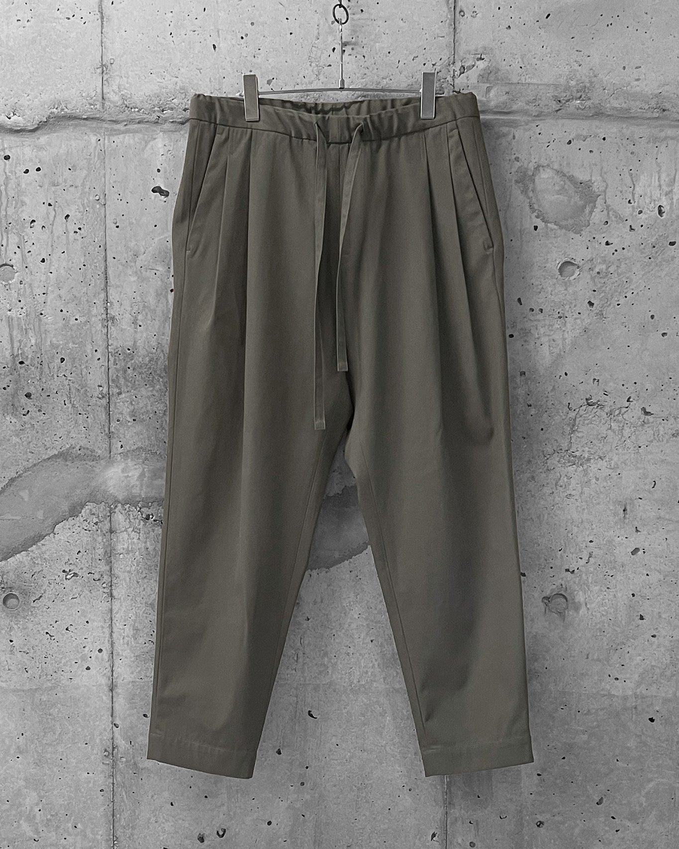 EASY TROUSERS | 大人が着られる上品なオーバーサイズ | mù_