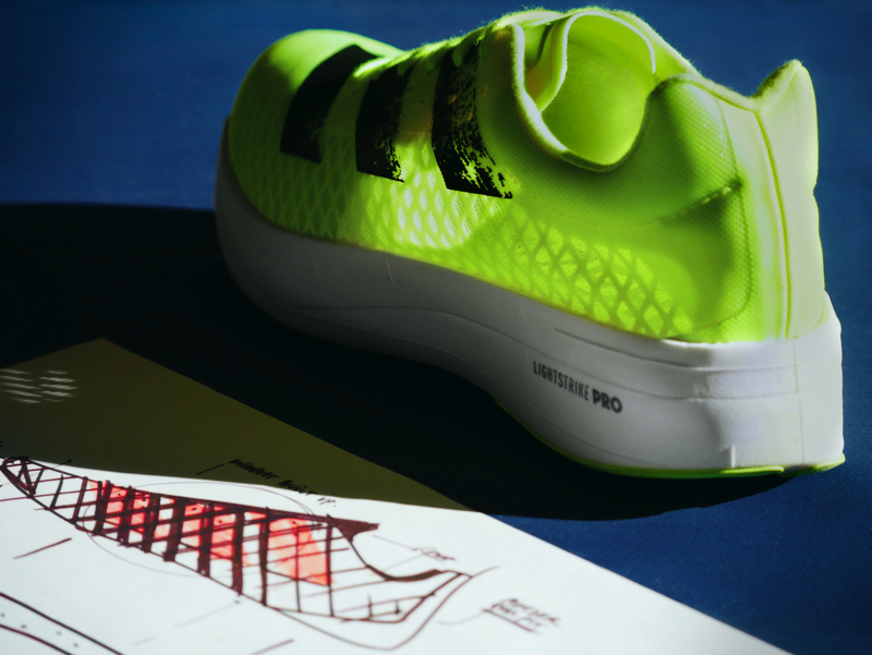 アディダスのランニングシューズ「adizero シリーズ」に新色“ソーラー