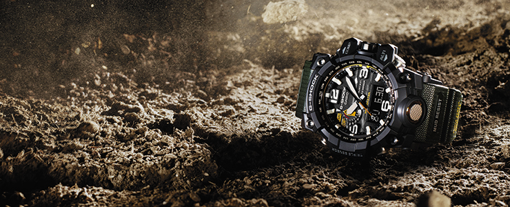 土砂や瓦礫など陸上の過酷なシーンで活躍する“G-SHOCK”- 2015年