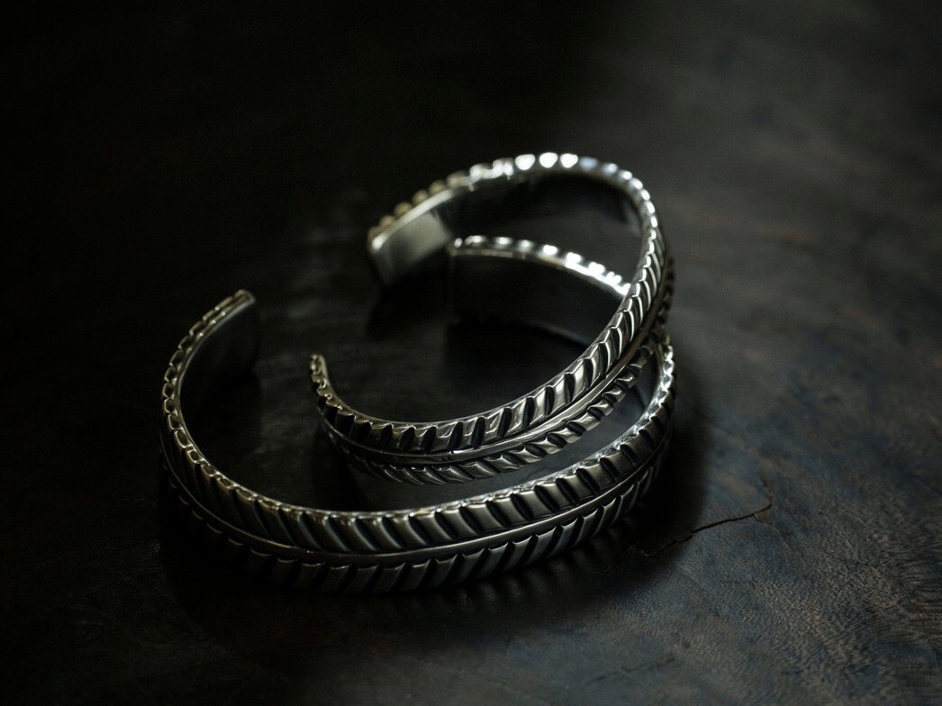 市松 – NATIVE – feather bangle | Belluria