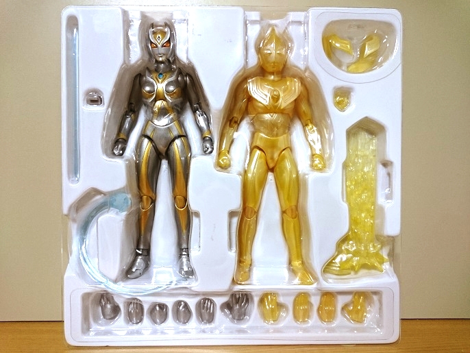 ULTRA-ACT グリッターティガ＆カミーラ（限定商品） - 大怪獣バトル