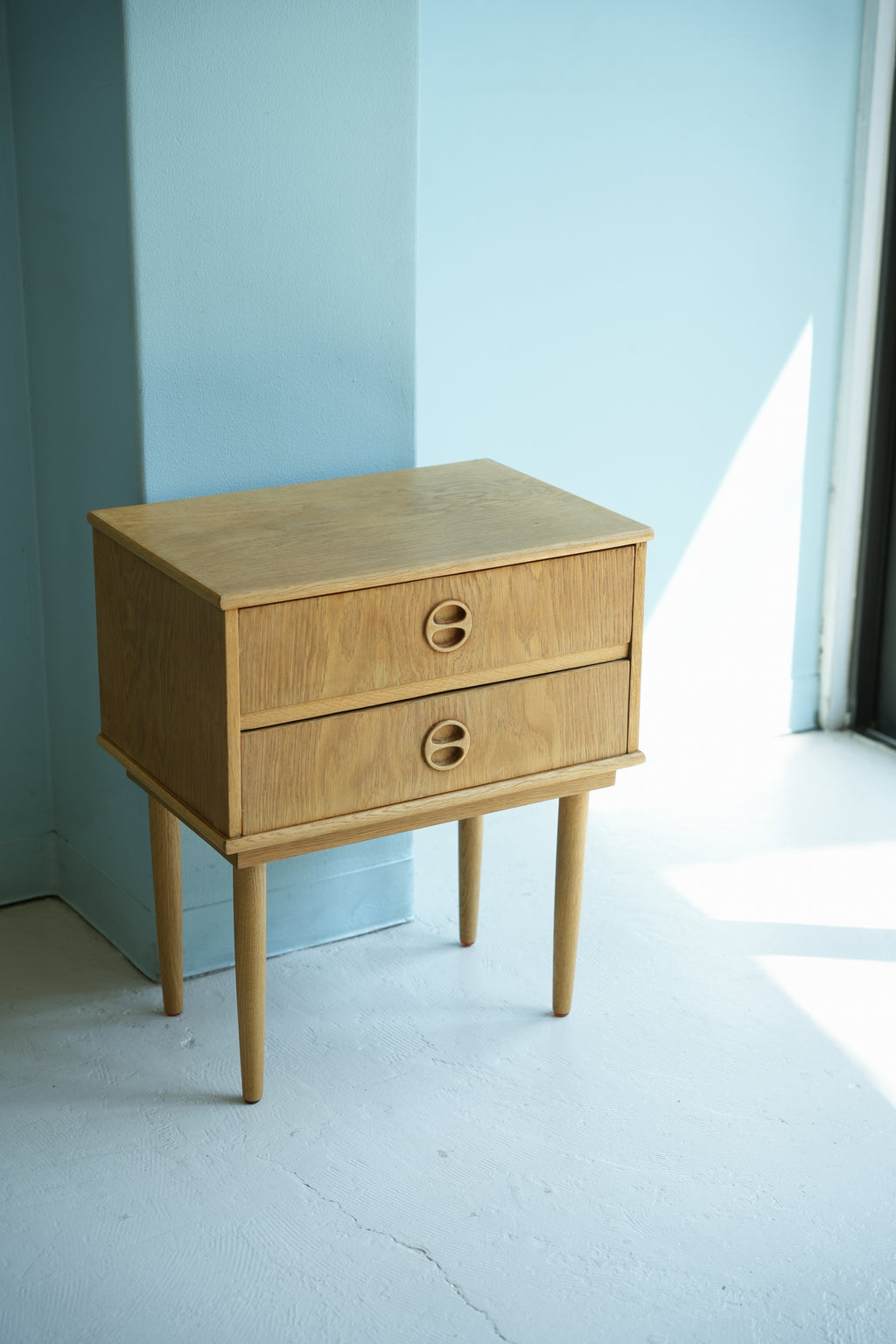 2Danish_Vintage_Small_Side_Che