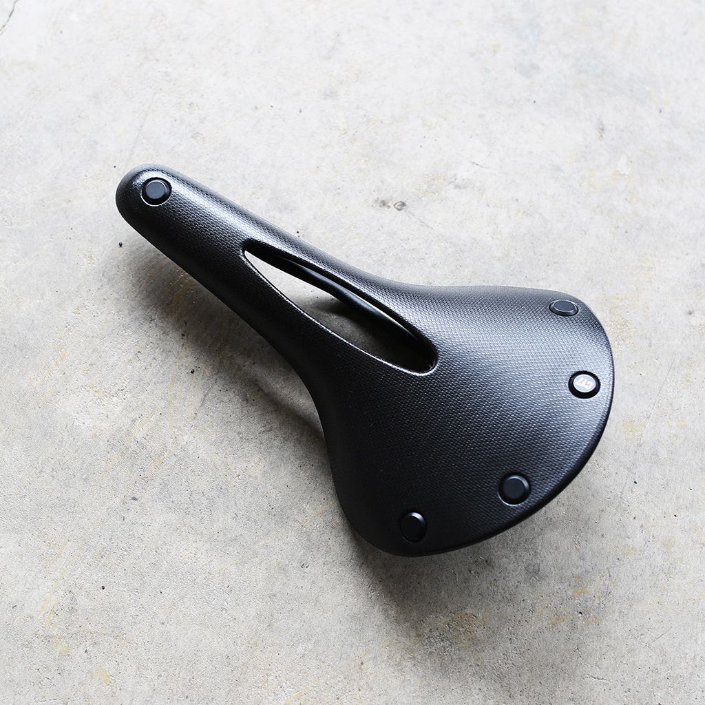 BROOKSのサドル、Cambium C17 Carved All Weather - 自転車通販