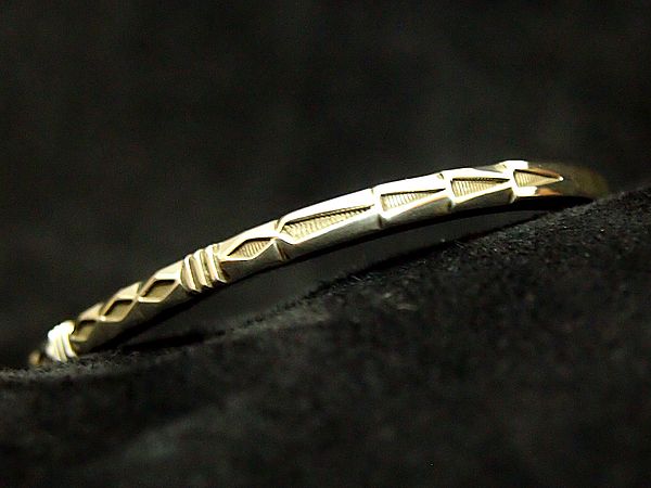 ナバホ族 ジェニファー・カーティス バングル入荷しました!!!【Navajo