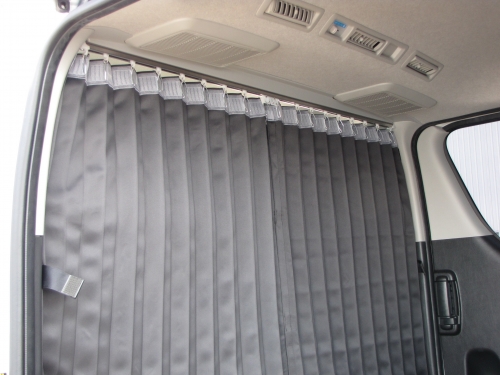新商品 ハイエース200系パーテーションカーテン | カズクリエイション