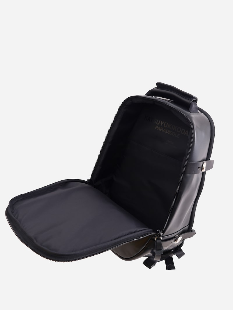 PACK-5 leather backpack (for 14inch pc) スタイリングがキマる
