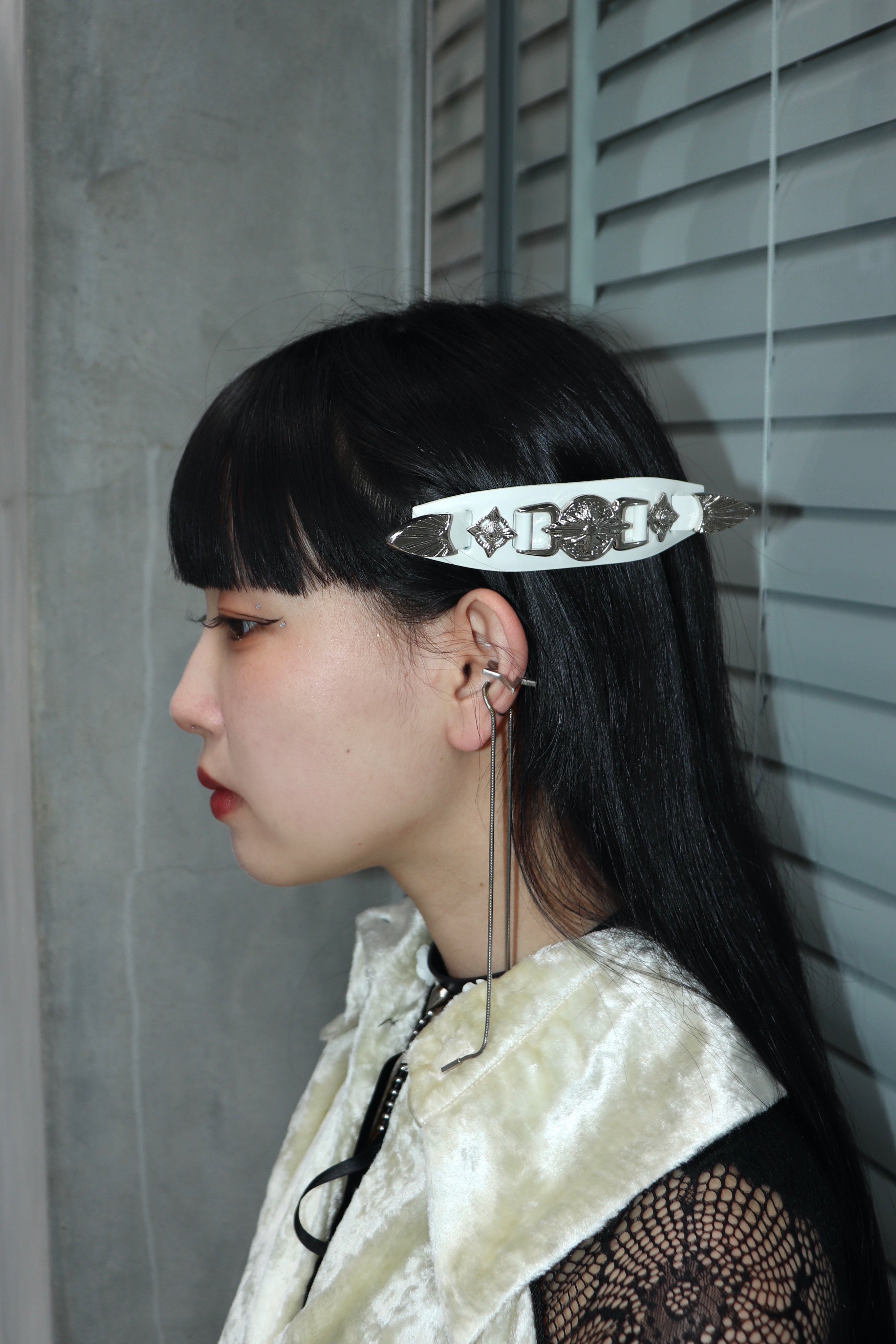 TOGA VIRILIS(トーガ ビリリース)のMetal leather barrette WHITEの