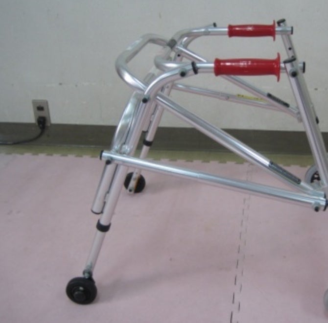 療育で使用する器具と補装具：PCWウォーカー | 小児リハビリブログ