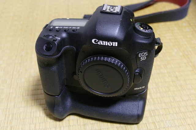 EOS 5D Mark III 用のバッテリーグリップ | tatami 戯言館