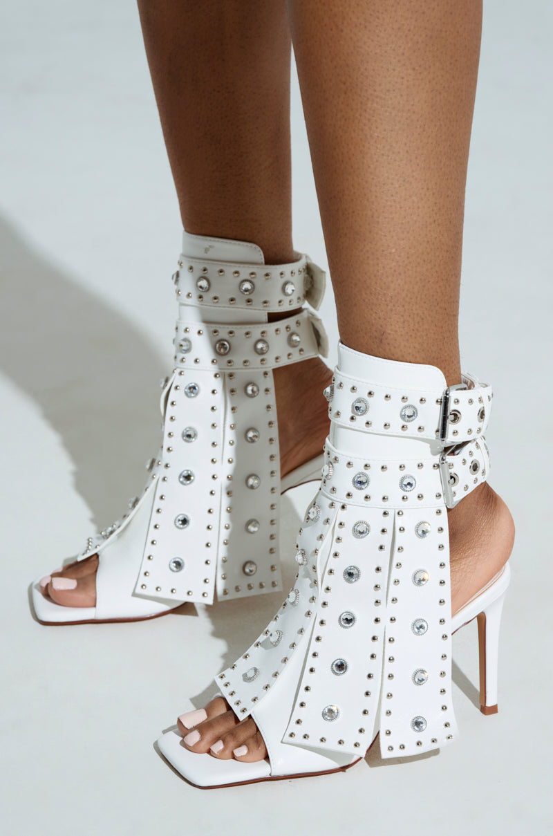 AZALEA WANG IRELYN WHITE EMBELLISHED SANDAL – AKIRA