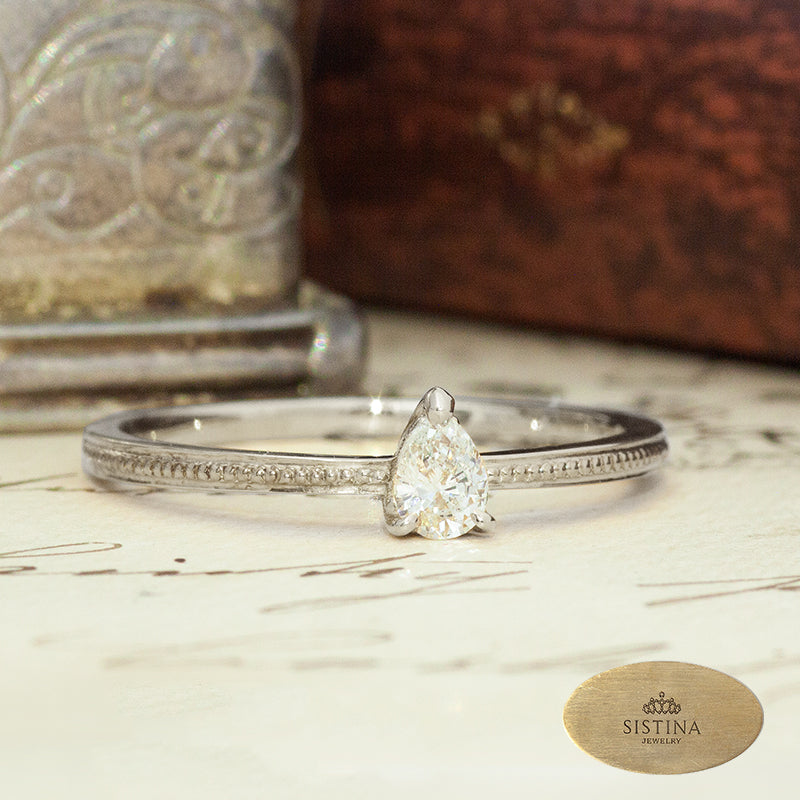 プラチナ ペアシェイプ ダイヤモンドリング 0.13ct R00118 – SISTINA