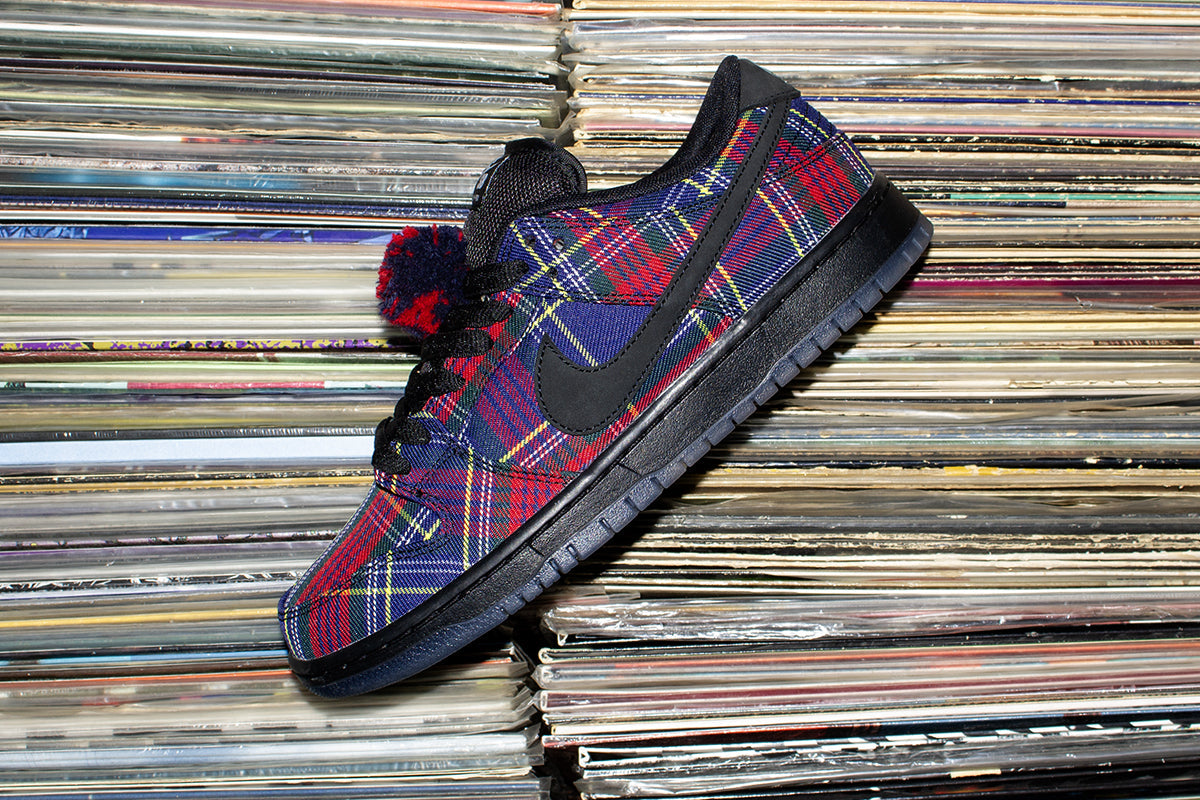NIKE SB DUNK LOW X NARDWUAR – Premier