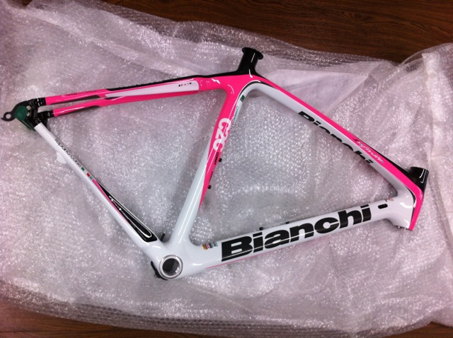 Bianchi INFINITO フルカーボンフレームセットが入荷！（ピンクカラー