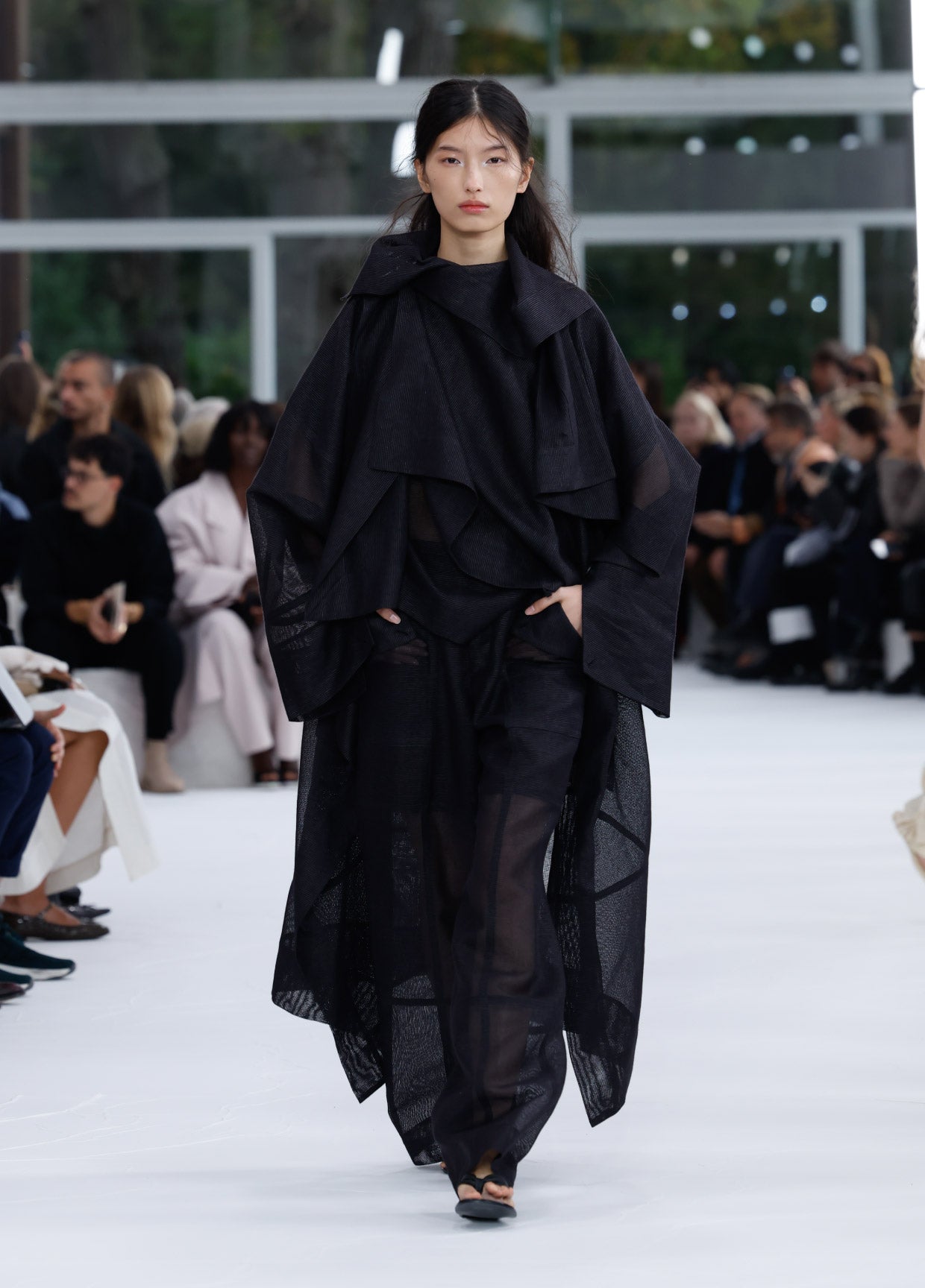 ISSEY MIYAKE SPRING SUMMER 2025 コレクション 41 – isseymiyake.com