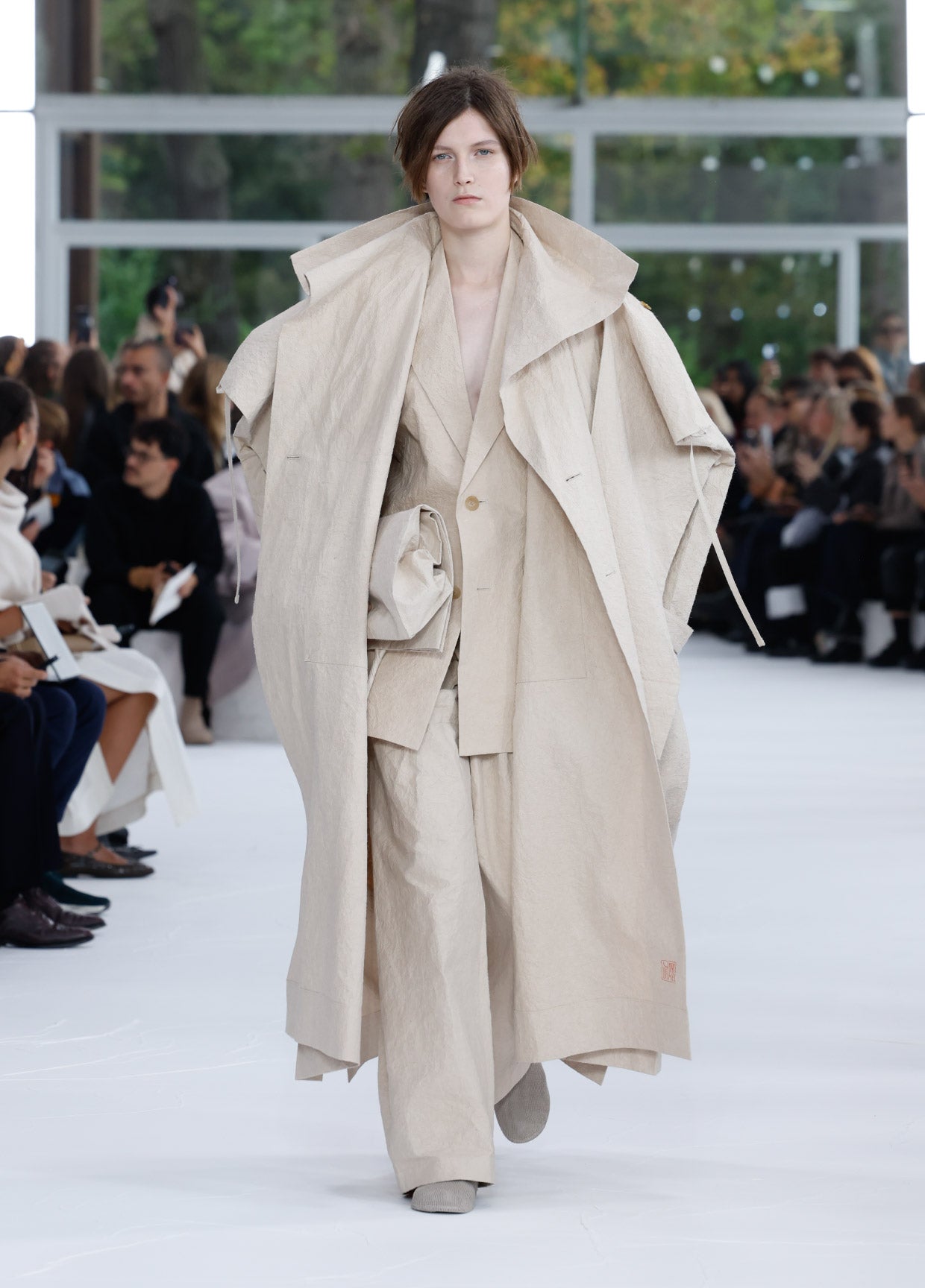 ISSEY MIYAKE SPRING SUMMER 2025 コレクション 04 – isseymiyake.com