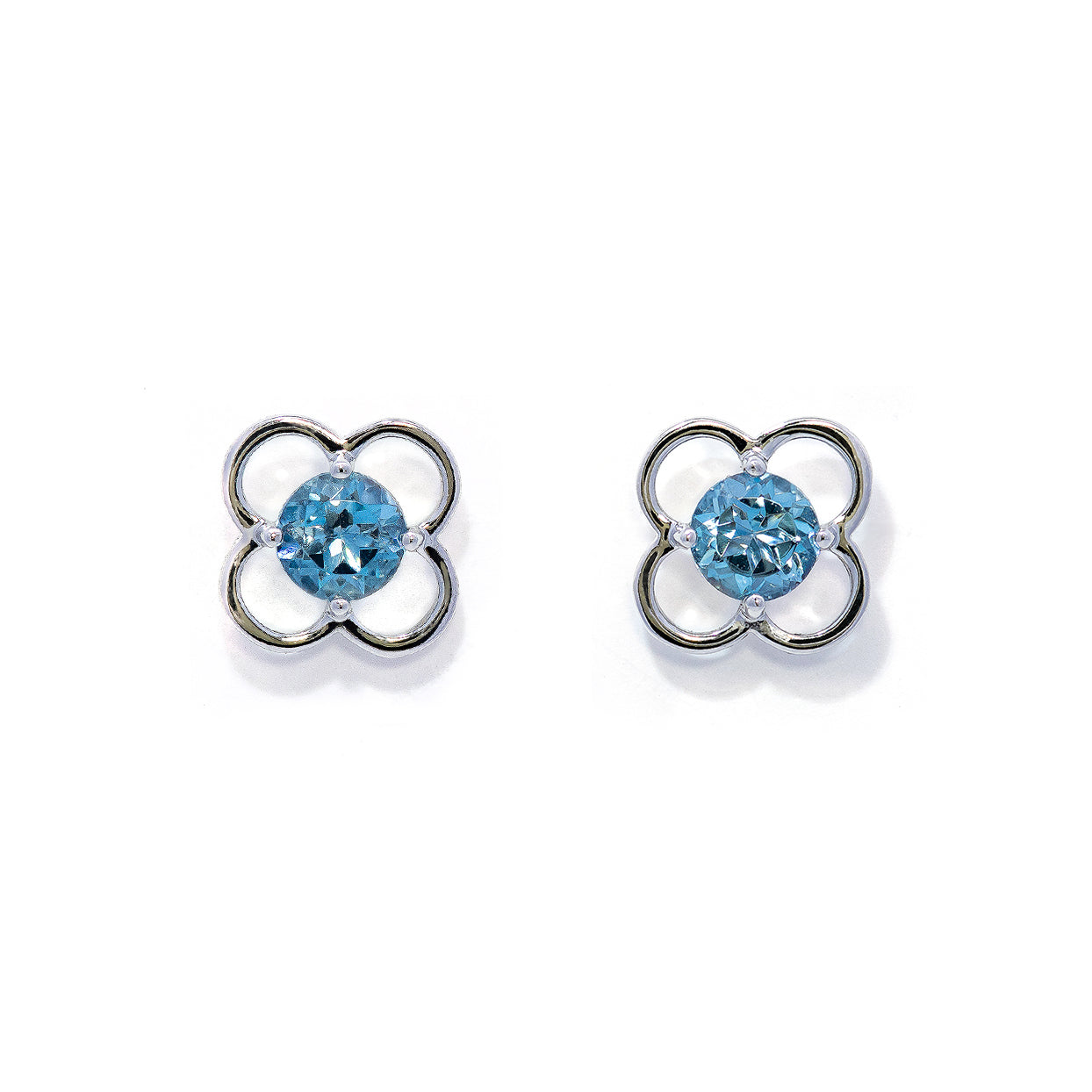 K18WGアクアマリンピアス 5084B-AQW – iwaiwa jewellery