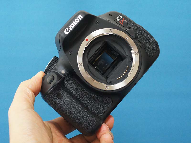 キヤノン Canon EOS Kiss X5の外観をみる /monox デジカメ 比較 レビュー