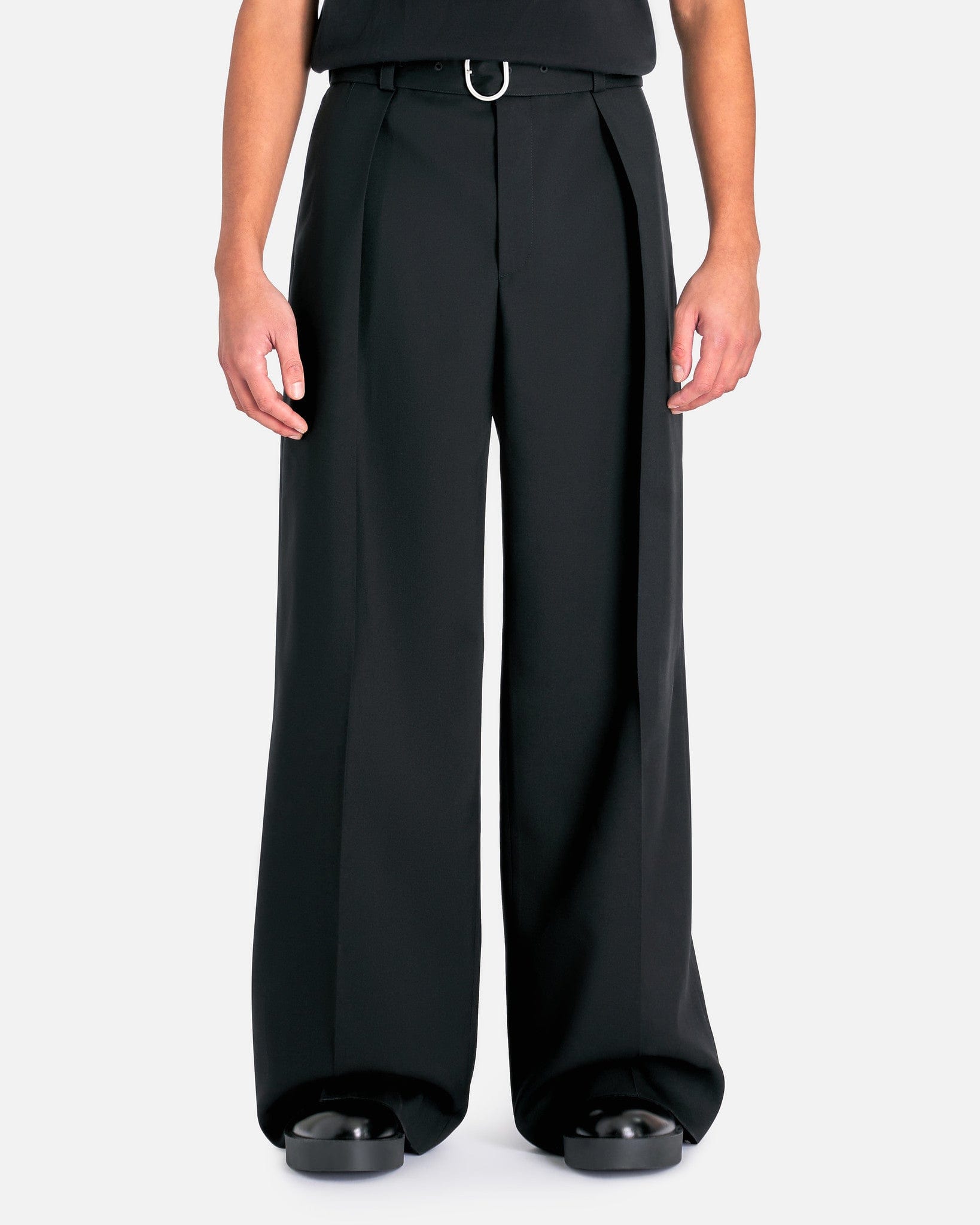 Fine Wool Gabardine Relaxed Fit Trousers in Black – SVRN