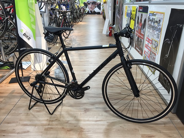 マットブラック】FUJIの人気No1クロスバイクPALETTEが特価に