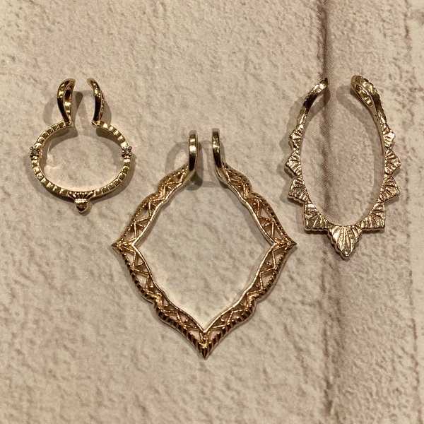 agete】新しい重ね着けを楽しめる✨額縁チャームのご紹介💍 | ショップ