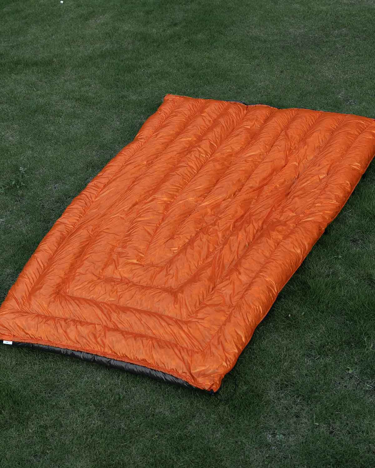 Enlightened Equipment Revelation 850 30°F ｜3.5シーズン対応 UL