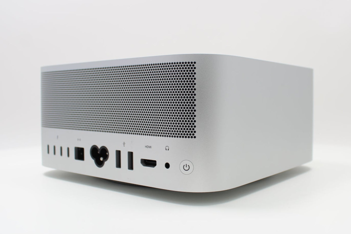 Mac Studio (2022) – Apple M1 Max 3.2GHz • 32-Core GPU – 64GB RAM 2TB S
