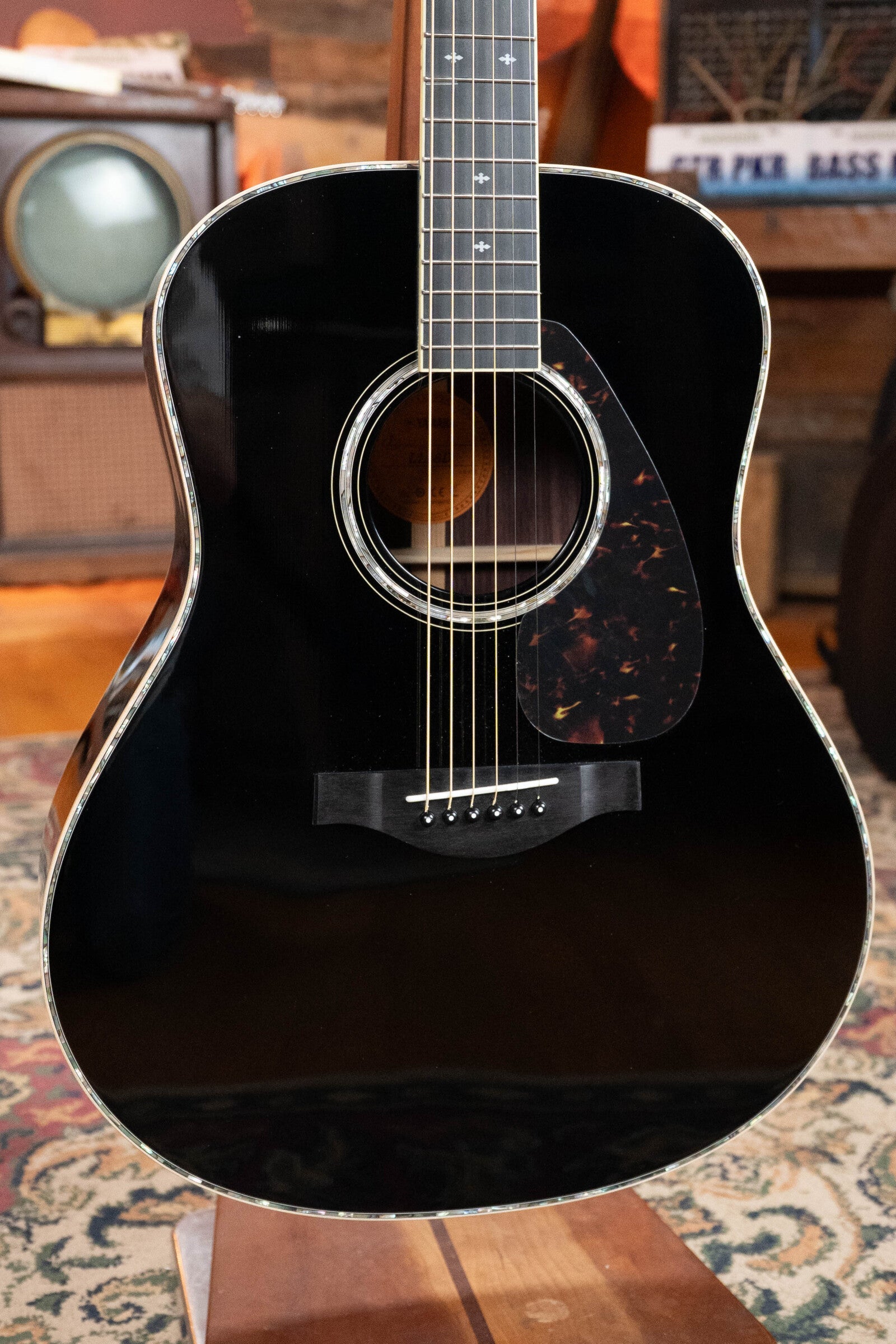 Yamaha LL16DRB ARE LL Series Engelmann/Rosewood Black Dreadnought Acou