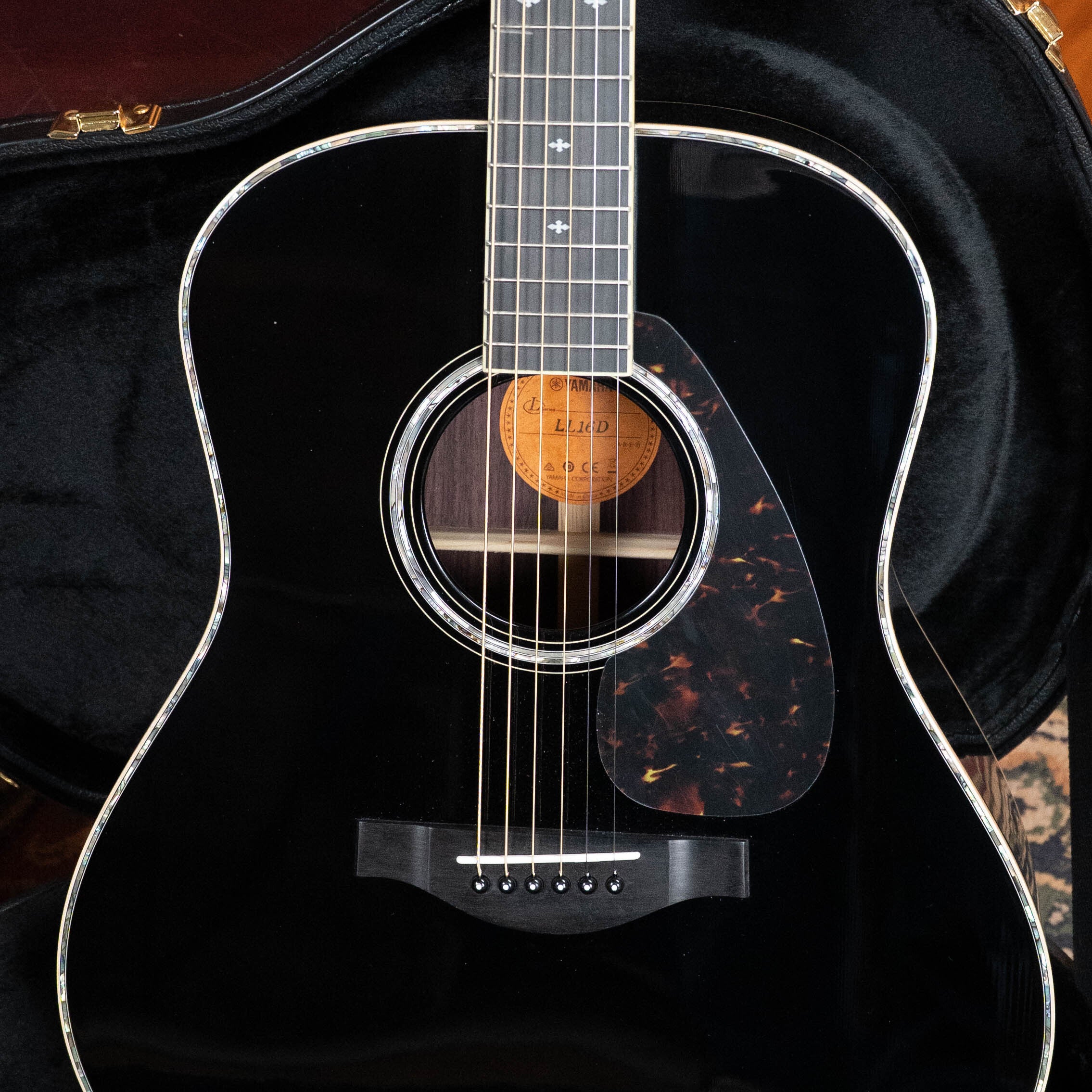 Yamaha LL16DRB ARE LL Series Engelmann/Rosewood Black Dreadnought Acou