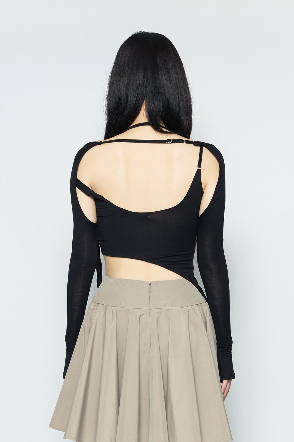 THEREDTHREAD / ザレッドスレッド】S asymmetric halter tops