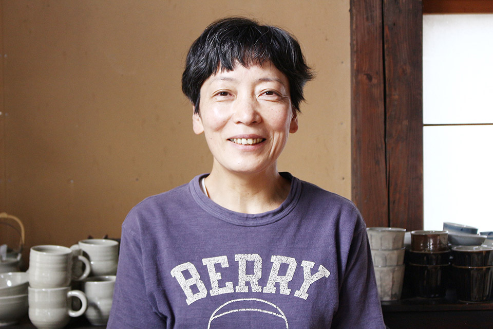 古民家を改築した工房で、器やオブジェを生み出す陶芸家「廣川智子