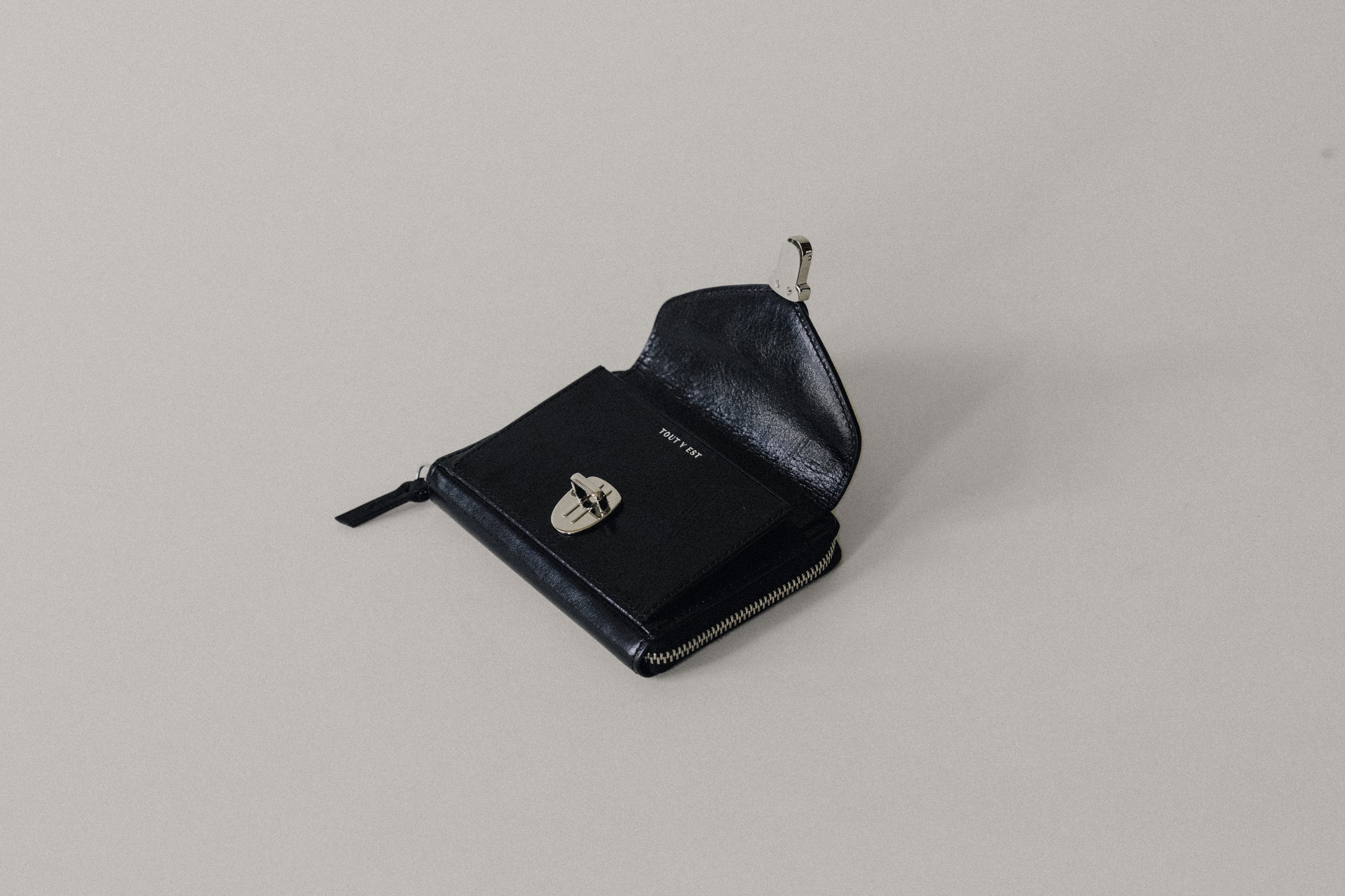 PORTE CARTES LOQUET ZIPPÉ BLACK – TOUT Y EST JP