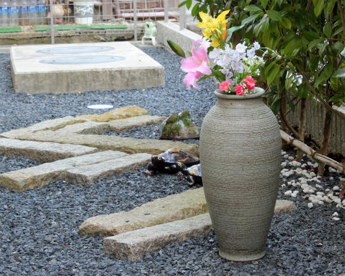 楽天市場】在庫数限り 信楽焼 大型 フラワーベース 灰釉 櫛目 17号