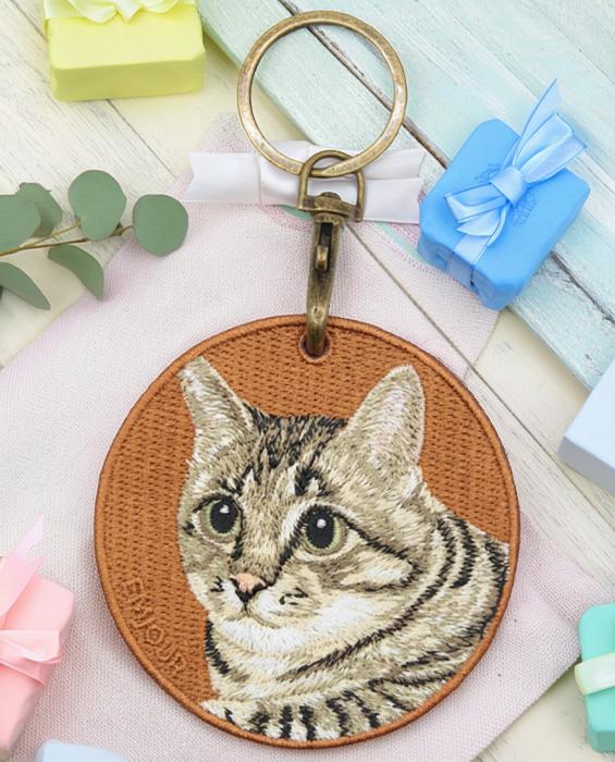楽天市場】猫キーホルダー シルク両面刺繍 トラ猫 キジトラ キャット