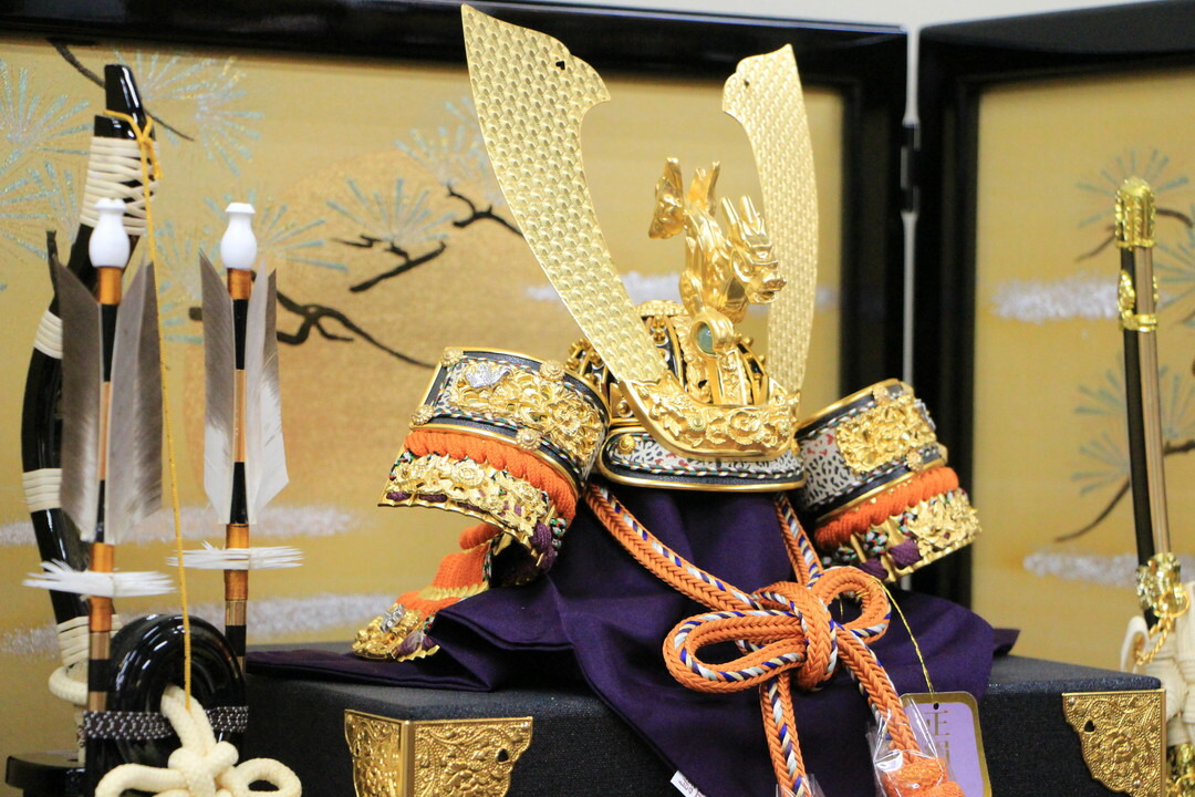 楽天市場】五月人形 武人作 12号銀河本金箔朱糸縅金枠台輪兜 絹しけ