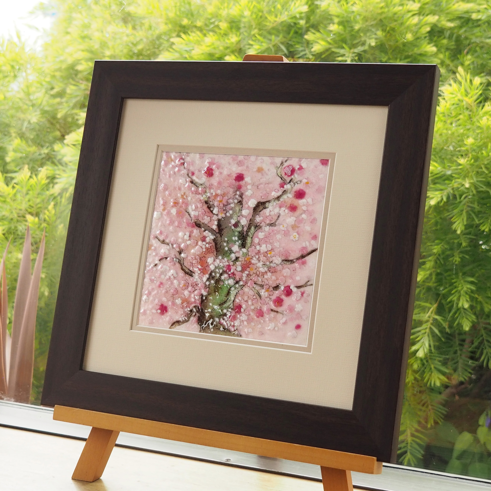 七宝焼額絵 バラの絵画 金色フレーム付き 横 33cm 縦41cm 七宝焼額絵