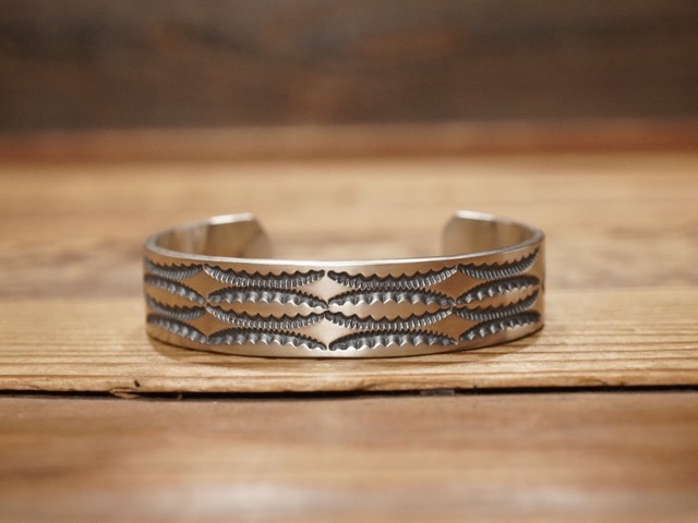 楽天市場】INDIAN JEWELRY NAVAJO HANDMADE STERLING SILVER BANGLE