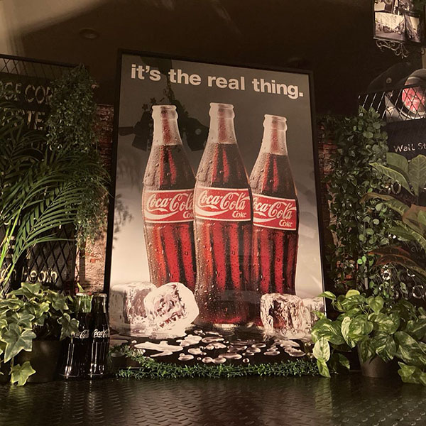 楽天市場】｢Coke it's the real thing.｣超超大型アートポスター(額入り