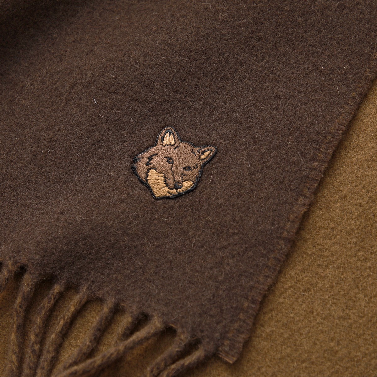 楽天市場】MAISON KITSUNE メゾンキツネ マフラー NM06201 WA0018