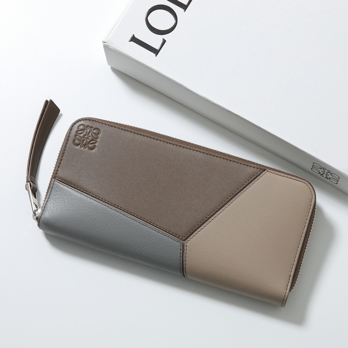 【超絶美品】LOEWE アナグラム シュージップ ケース 財布 785 アナグラム トライフォールド ウォレット（ペブルグレインカーフ