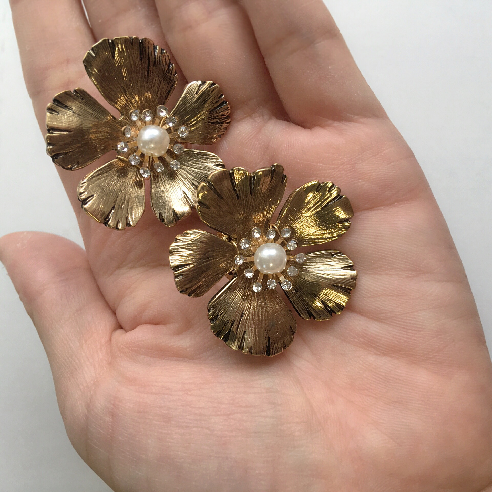 楽天市場】ゴールドフラワー 大ぶりピアス 大ぶりイヤリング