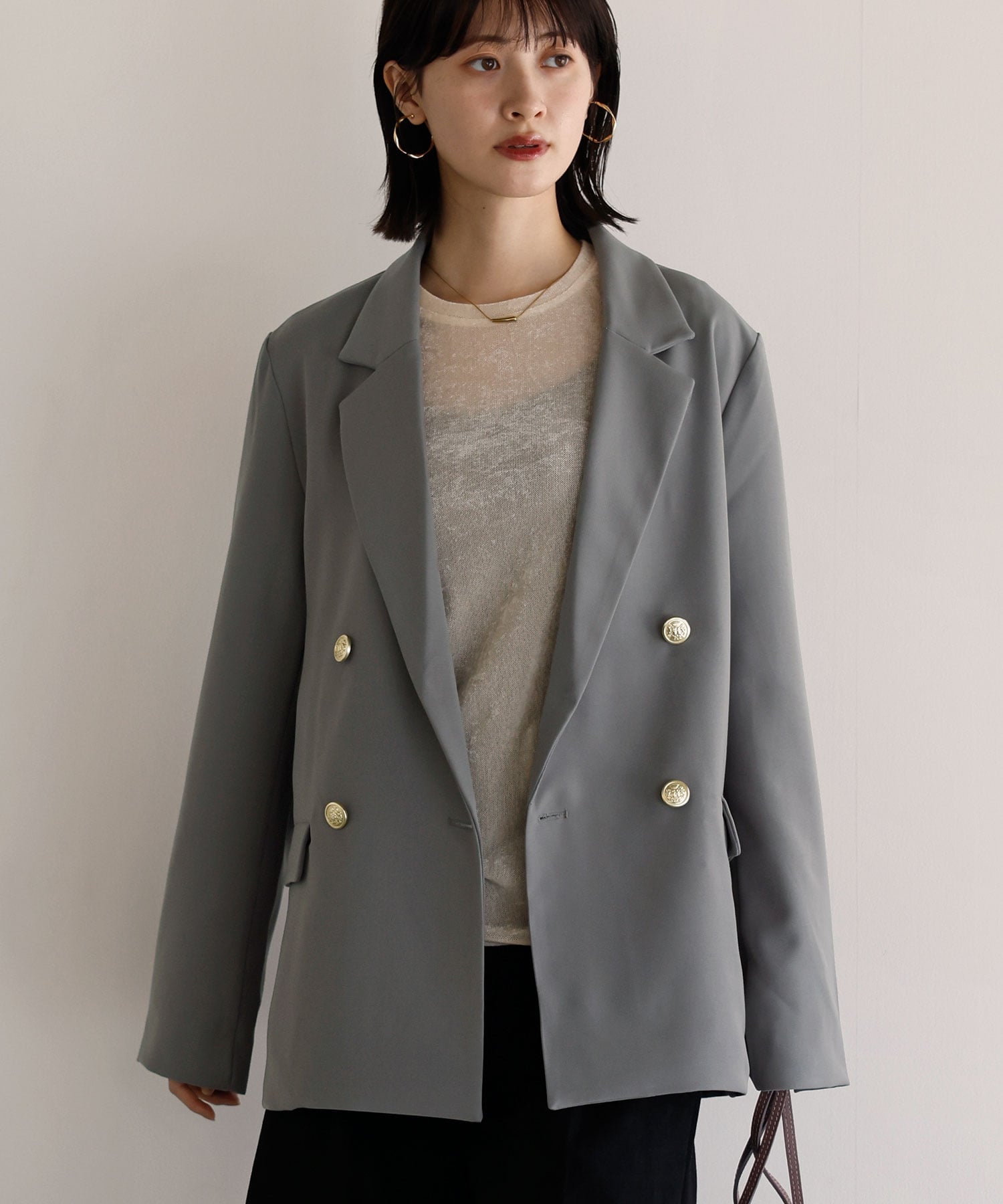 THE CASUAL｜美人度があがる、 金ボタン ダブルテーラードジャケット