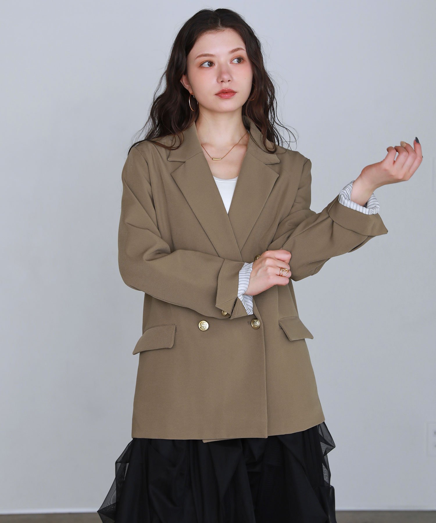 THE CASUAL｜美人度があがる、 金ボタン ダブルテーラードジャケット