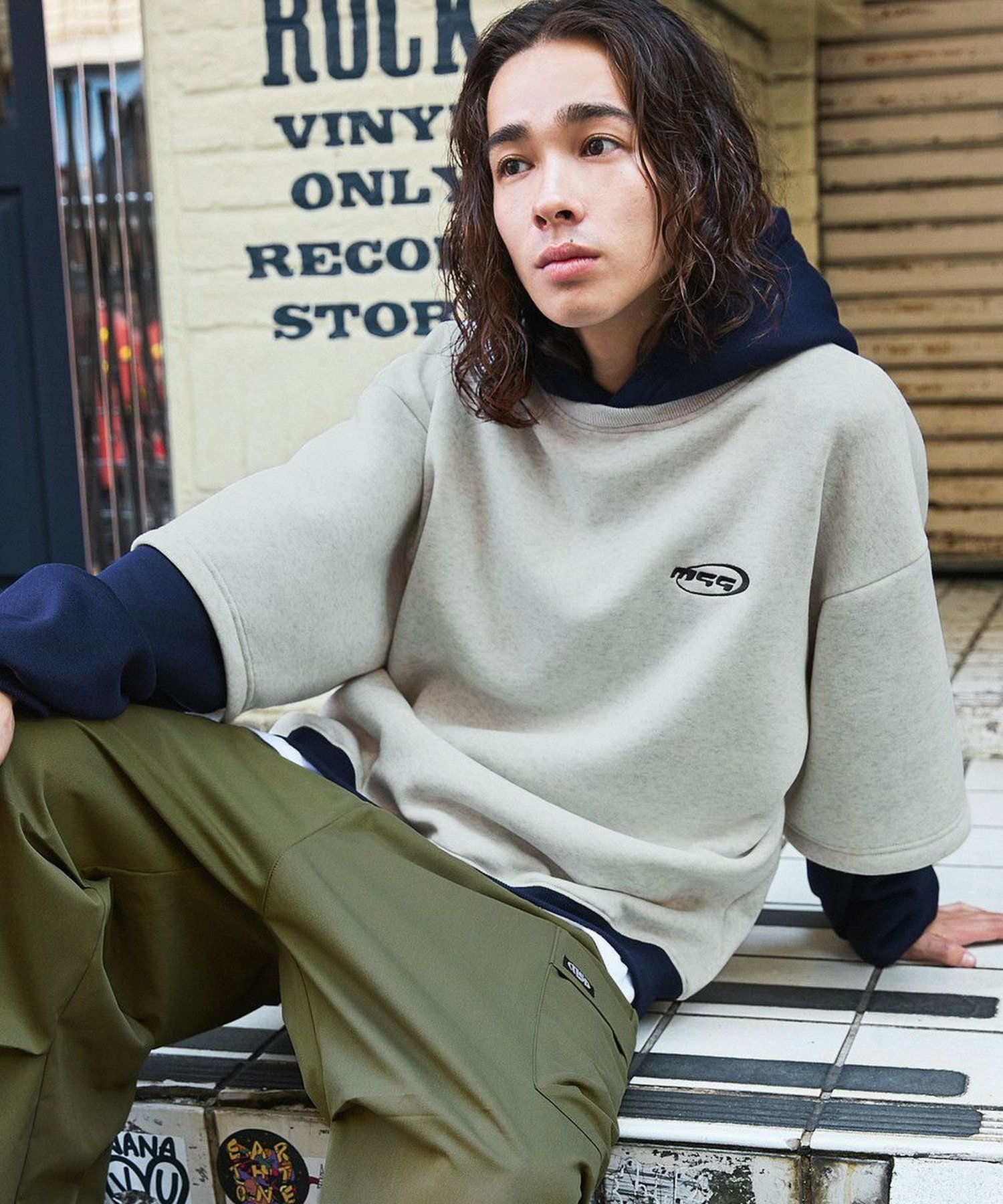 THE CASUAL｜オーバーサイズワンポイント刺繍フェイクレイヤード