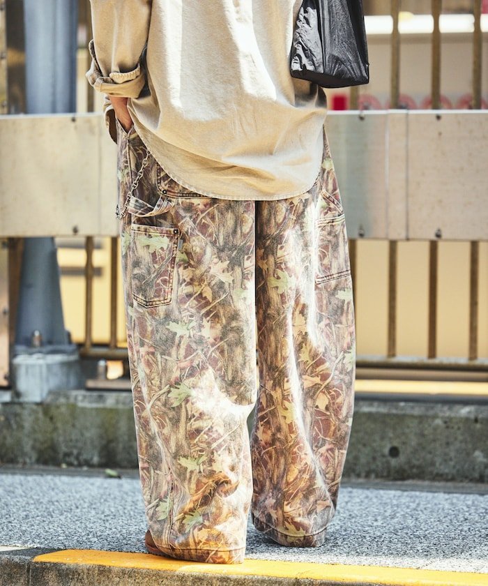 FREAK'S STORE｜スーパーワイド カーブシルエット カモ柄ペインター