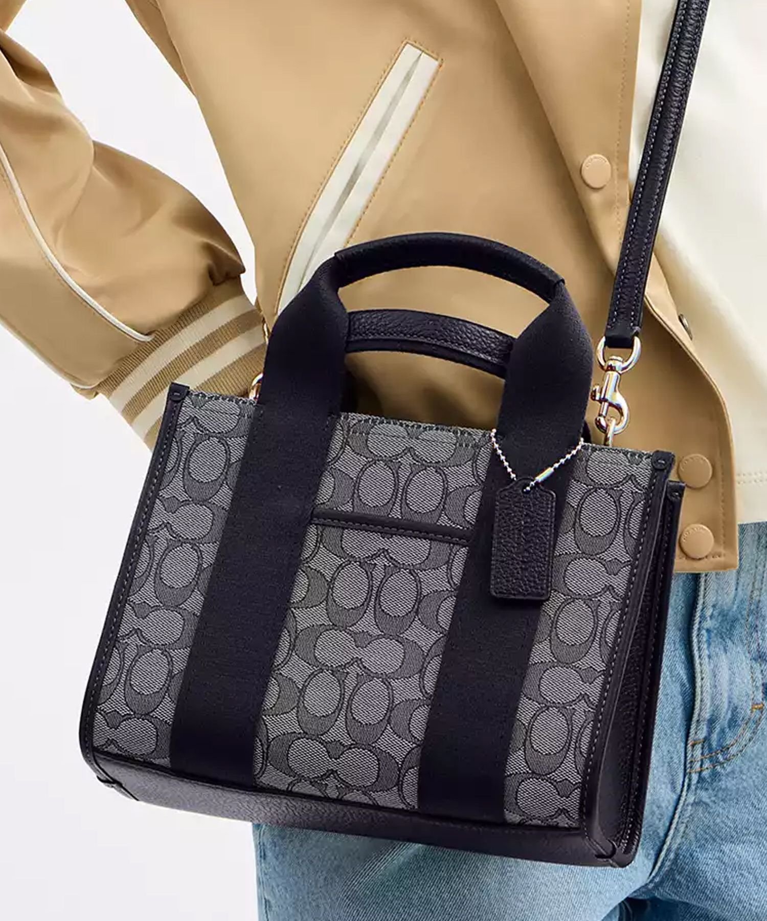 COACH OUTLET｜【公式】スミス トート バッグ 24・シグネチャー ジャ