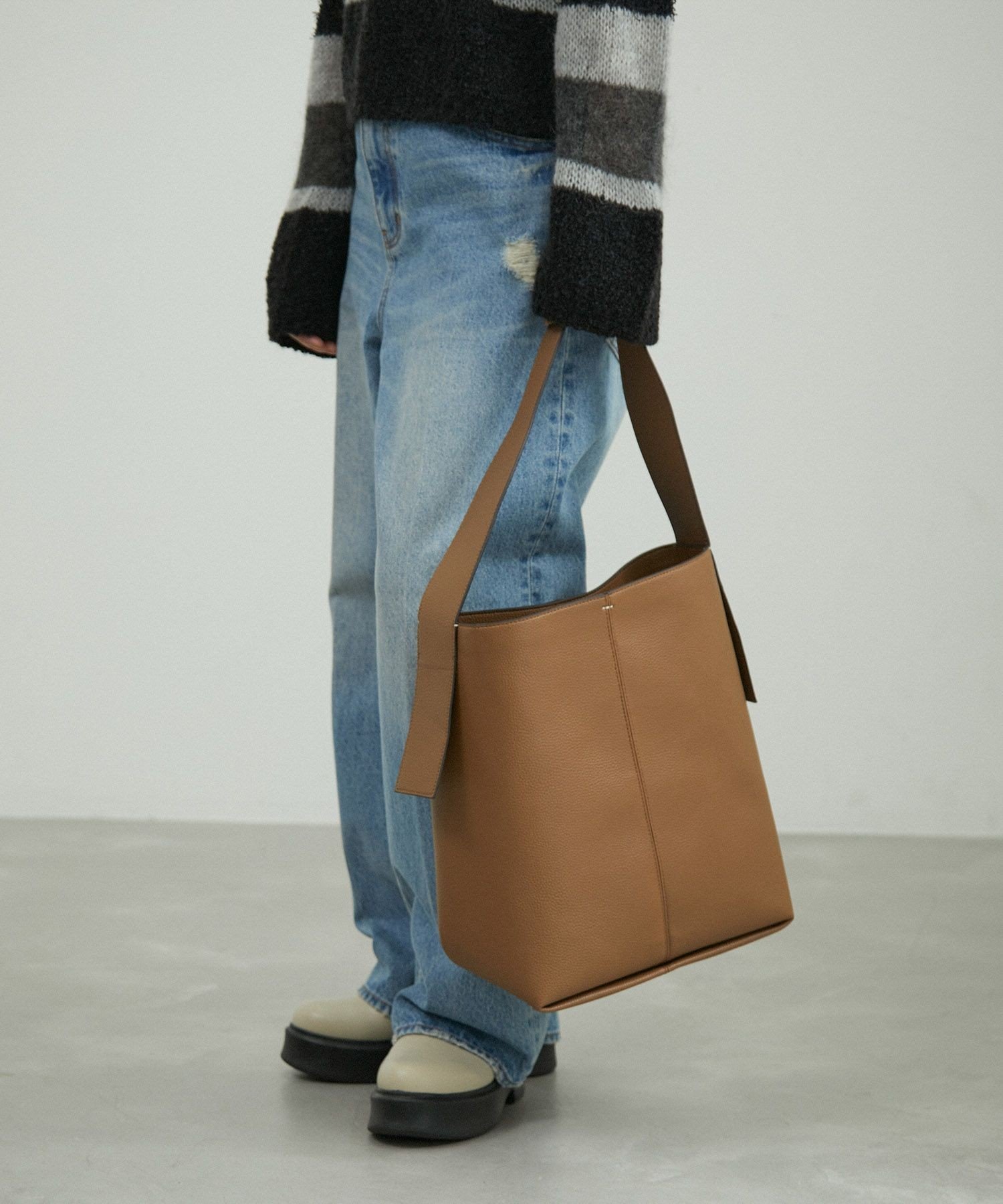 ADAM ET ROPE'｜【再入荷】軽量シュリンクワンハンドルバッグ