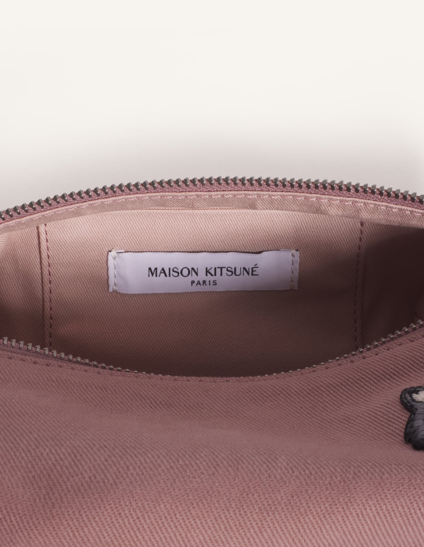 MAISON KITSUNE｜DOUBLE FOX HEAD FADED BUMBAG | Rakuten Fashion