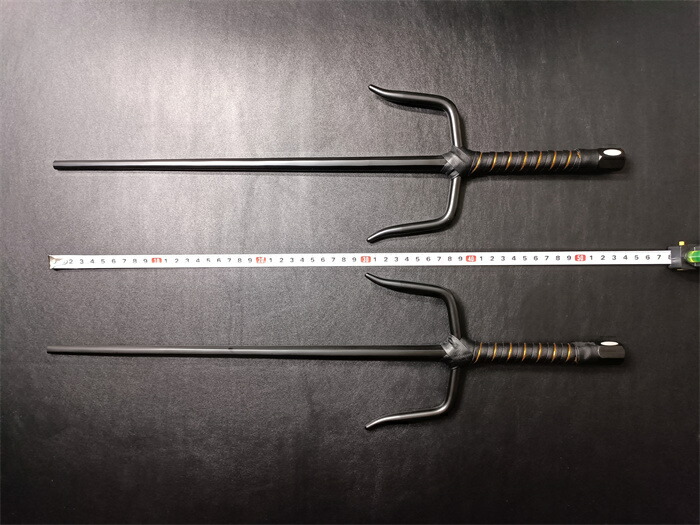 楽天市場】武具 十手 釵 サイ 琉球古武術 53CM 鉄製 黒メッキ 二本