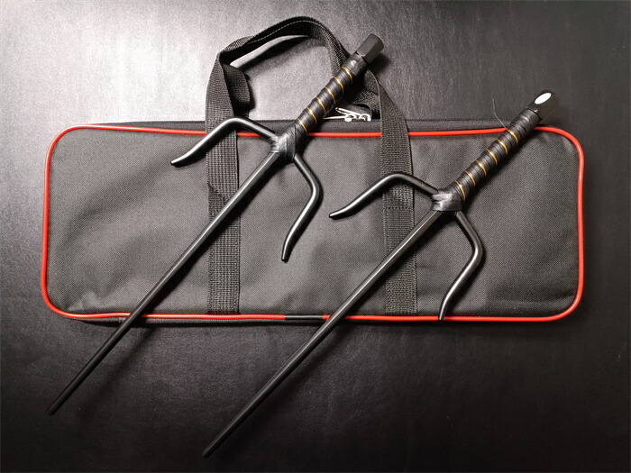 楽天市場】武具 十手 釵 サイ 琉球古武術 48CM 鉄製 黒メッキ 二本