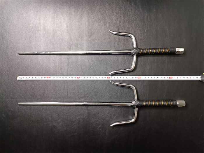 楽天市場】武具 十手 釵 サイ 琉球古武術 53CM 鉄製 銀色 二本セット